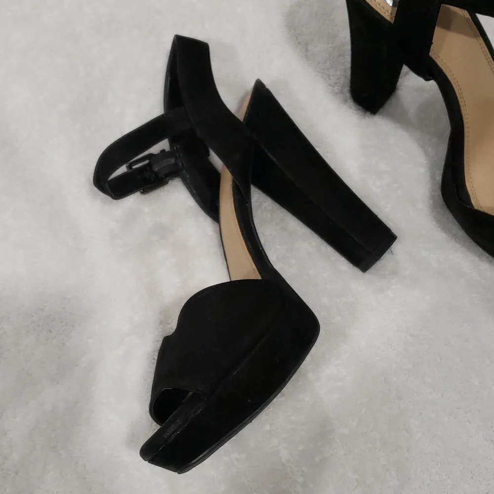 Gianni Bini Black platform chunky heel. Size 8.5M